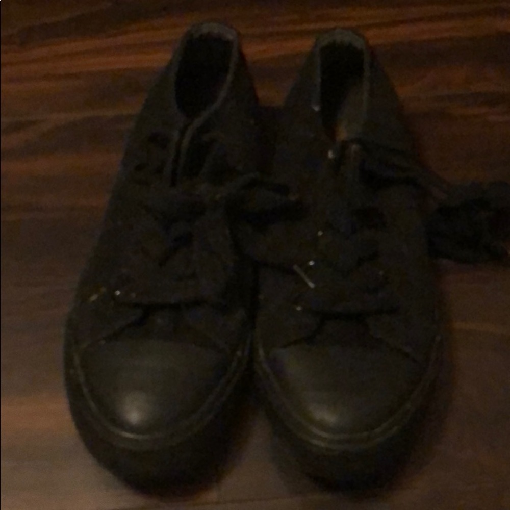 Black non slip work shoes